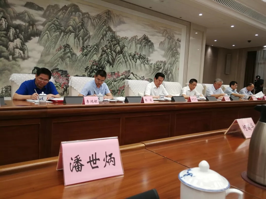 潘世炳参加省政府参事文史座谈会并作主题发言